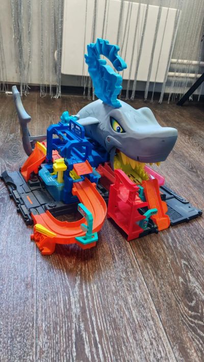 Лот: 25125684. Фото: 1. Автомойка hot wheels shark с пусковой... Игровые наборы