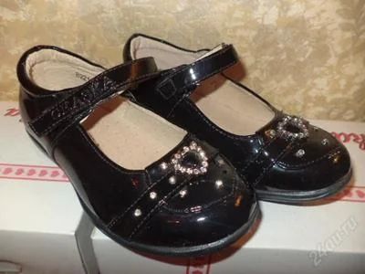 Лот: 3487286. Фото: 1. Туфли. Черные с сердечком (лак... Туфли
