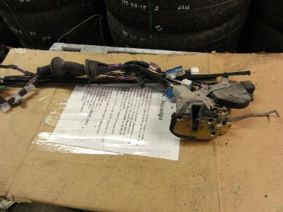 Лот: 3789167. Фото: 1. Замок двери Toyota Spacio 120... Электрооборудование