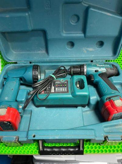 Лот: 17451069. Фото: 1. Шуруповерт Makita 6271D не держит... Электроинструмент
