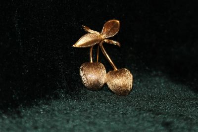 Лот: 7409053. Фото: 1. Брошь вишенки винтажная американская... Броши