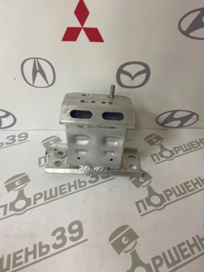 Лот: 19372360. Фото: 1. Крепление Toyota PRIUS A W3# 09-15... Другое (автозапчасти)
