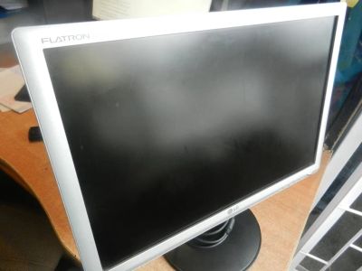 Лот: 4413973. Фото: 1. Монитор LG W1934S хорошее состояние... ЖК-мониторы