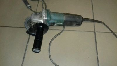 Лот: 12666275. Фото: 1. Болгарка Makita 9555hn (4865). Электроинструмент