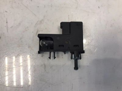 Лот: 21706253. Фото: 1. концевик бардачка Ford Focus CB4. Двигатель и элементы двигателя