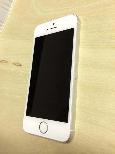 Лот: 6808138. Фото: 1. iphone 5s 16 Gb Silver, как новый... Смартфоны