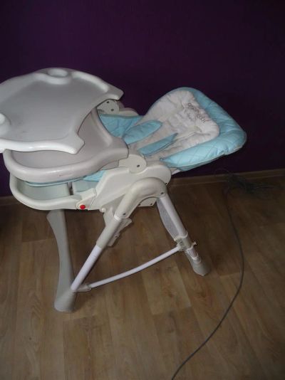 Лот: 3869335. Фото: 1. Стульчик для кормления Happy Baby... Стульчики для кормления