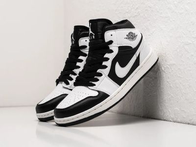Лот: 20278396. Фото: 1. Кроссовки Nike Air Jordan 1 Mid. Кеды, кроссовки, слипоны