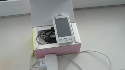 Лот: 12877114. Фото: 1. Samsung GT-S5250 "La Fleur". Кнопочные мобильные телефоны
