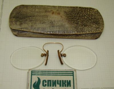 Лот: 12675847. Фото: 1. Пенсне старинное с футляром (Q837... Другое (антиквариат)