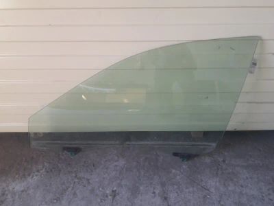 Лот: 21411217. Фото: 1. стекло двери Toyota Camry ACV30... Двигатель и элементы двигателя