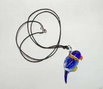 Лот: 13845897. Фото: 1. ожерелье с попугаем (техника lampwork... Кулоны, подвески
