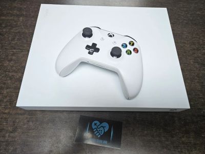 Лот: 21180367. Фото: 1. Xbox One X White Белый 1000gb... Игровые приставки, консоли
