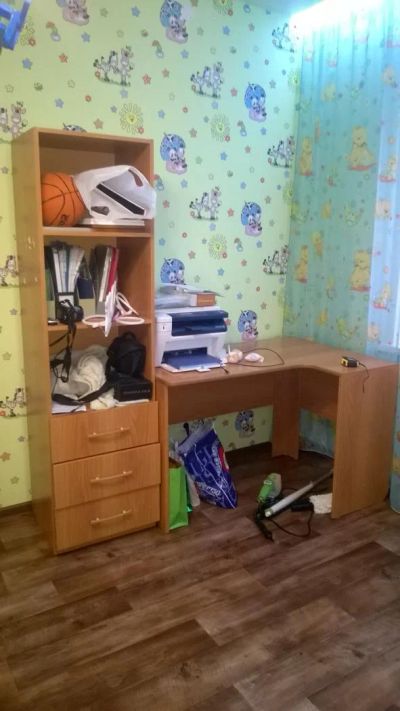 Лот: 6585052. Фото: 1. Продается письменный стол и колонка. Компьютерные и письменные столы