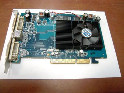 Лот: 5196701. Фото: 1. Видеокарта AGP игровая, AMD HD3650... Видеокарты