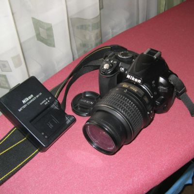 Лот: 10207250. Фото: 1. Фотокамера Nikon D3100 с объективом... Цифровые зеркальные