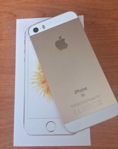Лот: 9432503. Фото: 1. iphone se. Смартфоны