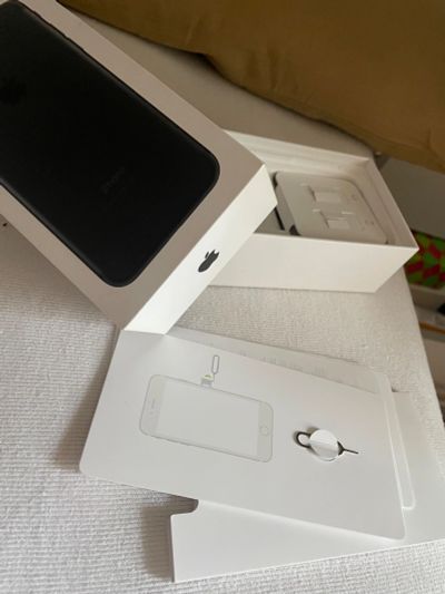 Лот: 18629437. Фото: 1. Коробка от iPhone 7 и наушников... Коробки, инструкции