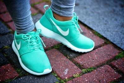 Лот: 6277888. Фото: 1. Кроссовки Nike Roshe Run мята. Кеды, кроссовки, слипоны