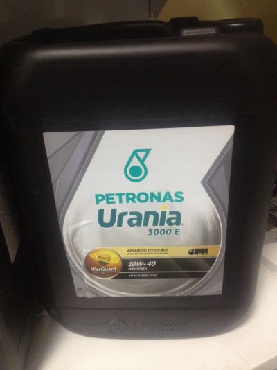 Лот: 15528805. Фото: 1. Моторное масло Petronas Urania... Масла, жидкости