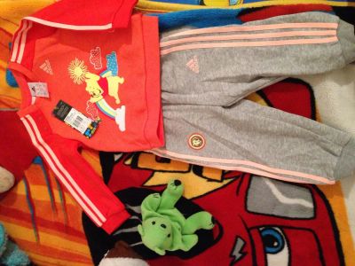 Лот: 5002586. Фото: 1. Костюм Adidas Disney Винни (оригинал... Костюмы, пиджаки, комбинезоны