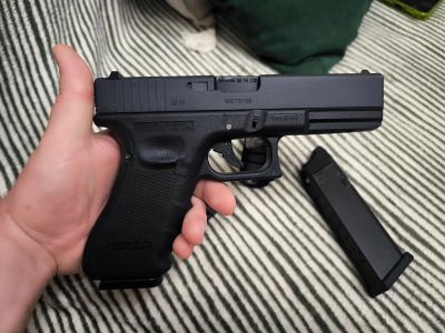 Лот: 25762793. Фото: 1. Страйкбольный пистолет Glock 17... Пневматическое оружие