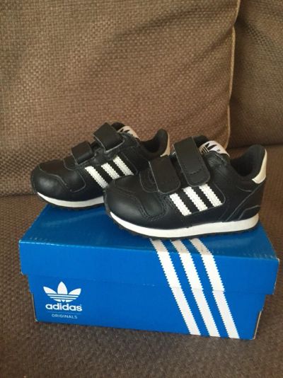Лот: 6827233. Фото: 1. Кроссовки Adidas (оригинал). Размер... Кеды, кроссовки