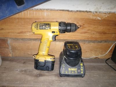 Лот: 24593915. Фото: 1. Шуруповёрт DeWalt. Электроинструмент