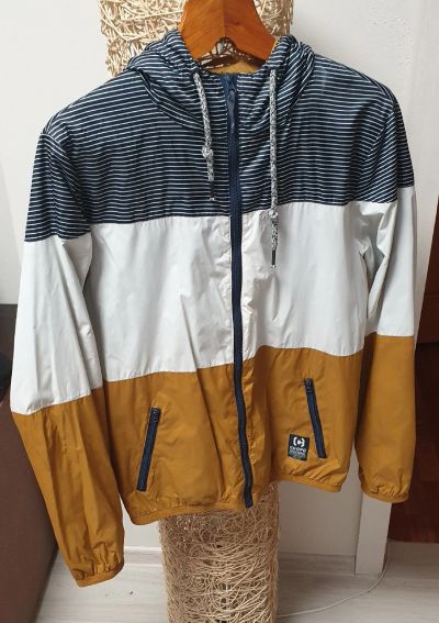 Лот: 15473075. Фото: 1. Ветровка Cropp Town. Верхняя одежда