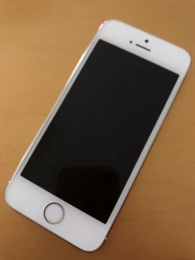 Лот: 9450038. Фото: 1. iPhone 5s 32 Gb Gold. Смартфоны