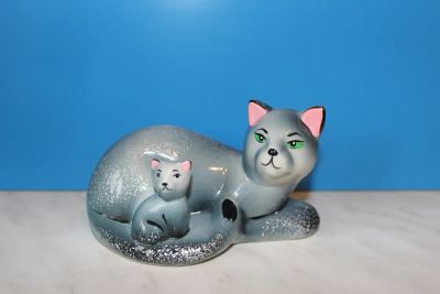 Лот: 9075198. Фото: 1. Фарфоровая статуэтка "Кошка мама... Фарфор, керамика