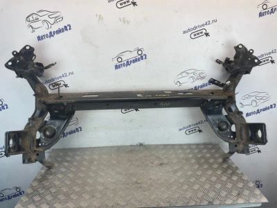 Лот: 24638663. Фото: 1. балка поперечная Renault Fluence... Двигатель и элементы двигателя