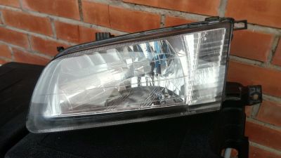 Лот: 14352643. Фото: 1. Фара Nissan Sunny FB 15. Оптика и освещение