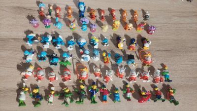Лот: 13522701. Фото: 1. Игрушки из Киндер-сюрпризов, около... Игрушки