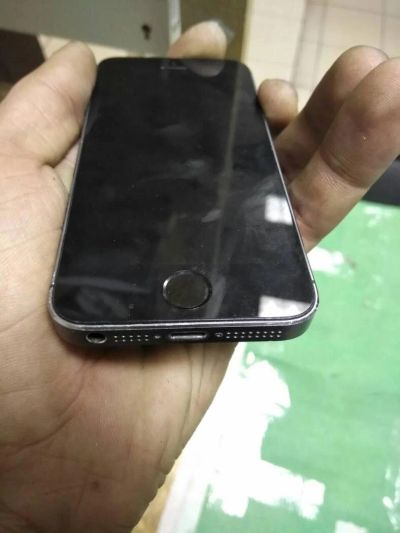 Лот: 10709487. Фото: 1. iPhone 5s 16 gb space gray. Смартфоны