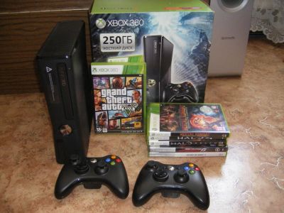 Лот: 4103022. Фото: 1. xbox 360 250Gb 2 джойстика, GTA... Игровые приставки, консоли
