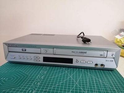 Лот: 20110154. Фото: 1. VHS + DVD проигрыватель. DVD, Blu-Ray плееры