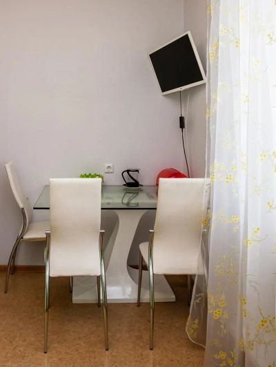 Лот: 8629491. Фото: 1. Классный стеклянный стол. Стулья... Столы, стулья, обеденные группы