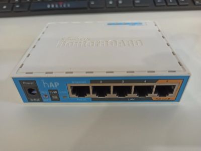 Лот: 16260631. Фото: 1. Роутер Wi-Fi Mikrotik hAP. Маршрутизаторы (роутеры)
