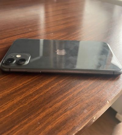 Лот: 24418740. Фото: 1. IPhone 11 64Gb Black. Смартфоны