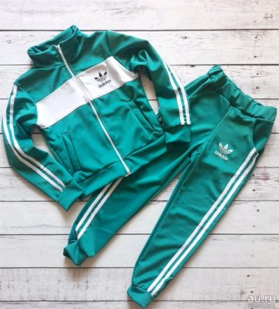 Лот: 13343724. Фото: 1. Костюмы спортивные Adidas детские. Спортивная одежда
