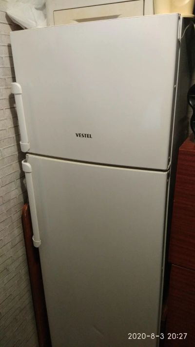 Лот: 16410032. Фото: 1. отличный холодильник vestel. Холодильники, морозильные камеры