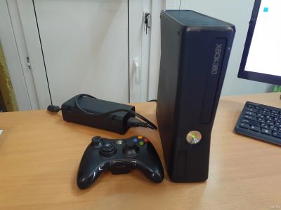 Лот: 15255764. Фото: 1. Игровая приставка Xbox 360 S. Игровые приставки, консоли