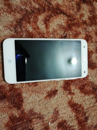 Лот: 14701660. Фото: 1. Смартфон ZTE Blade S6. Смартфоны