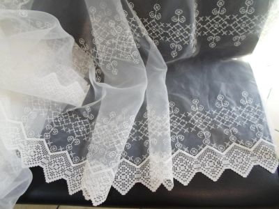 Лот: 4403908. Фото: 1. Штора в вышивкой крестиком. Шторы, тюль