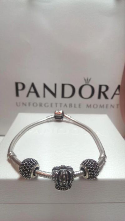 Лот: 4450805. Фото: 1. Шармы Pandora Для Королевы. Другое (ювелирные изделия, бижутерия, часы)