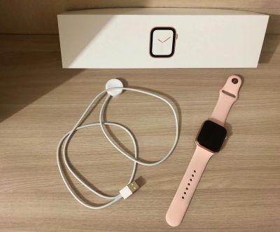 Лот: 14180480. Фото: 1. Продам Часы apple watch 4. Смарт-часы, фитнес-браслеты, аксессуары