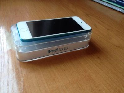 Лот: 5409818. Фото: 1. Ipod touch 5 32 GB голубой, идеальное... Плееры