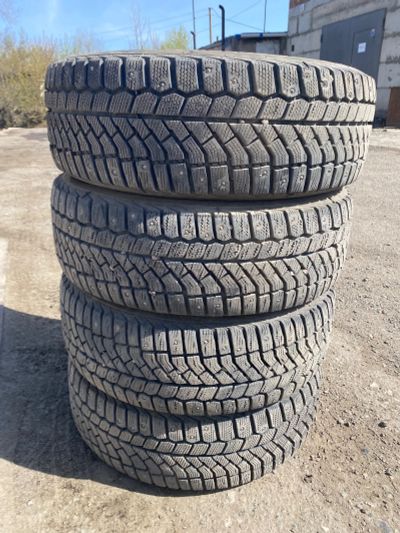 Лот: 25344011. Фото: 1. Зимняя резина. Шины