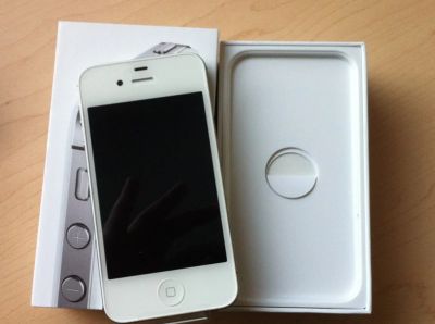 Лот: 8062288. Фото: 1. Iphone4 + чехол-зарядка Mophie... Смартфоны